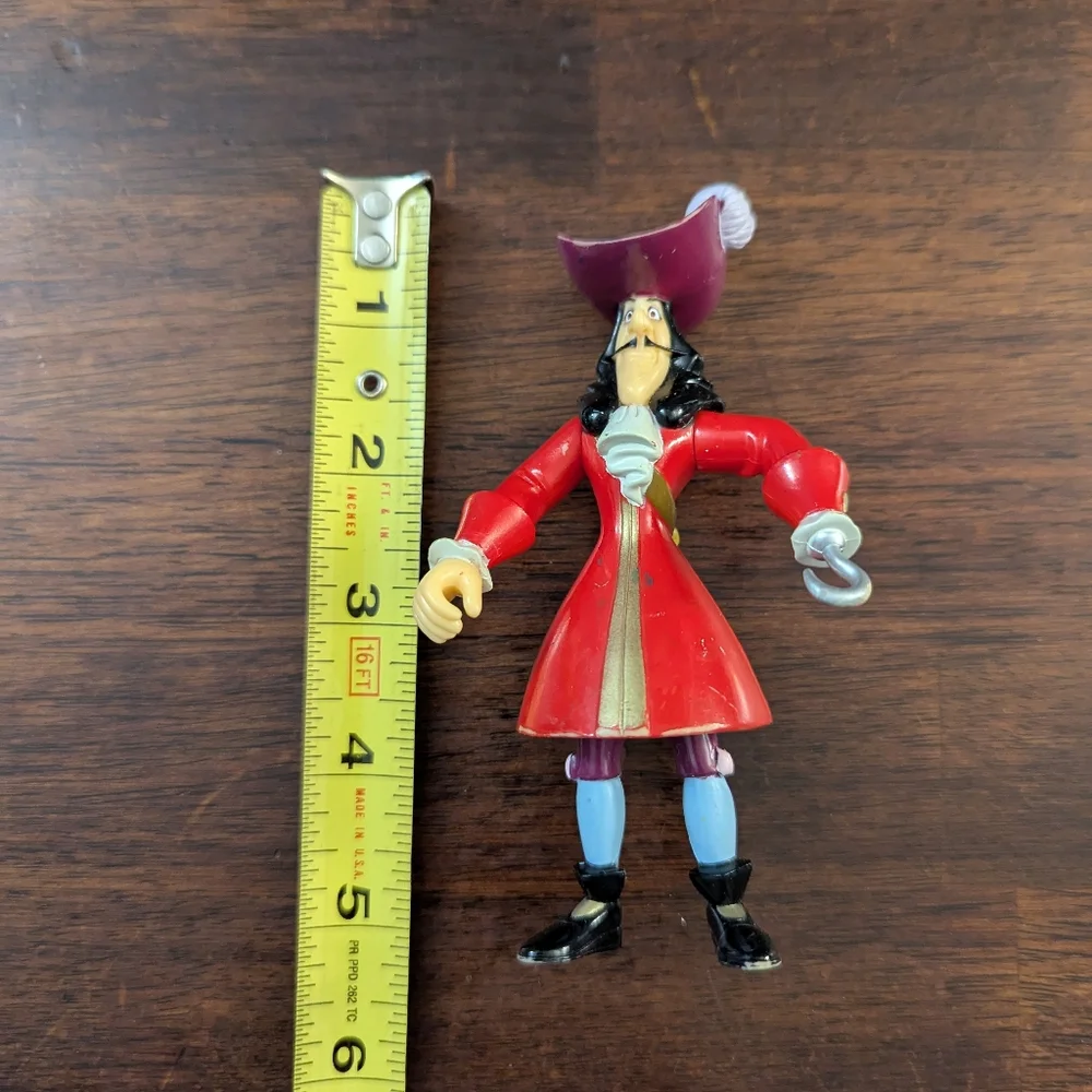 Captain Hook Figurine Toy - Picture 6 of 7